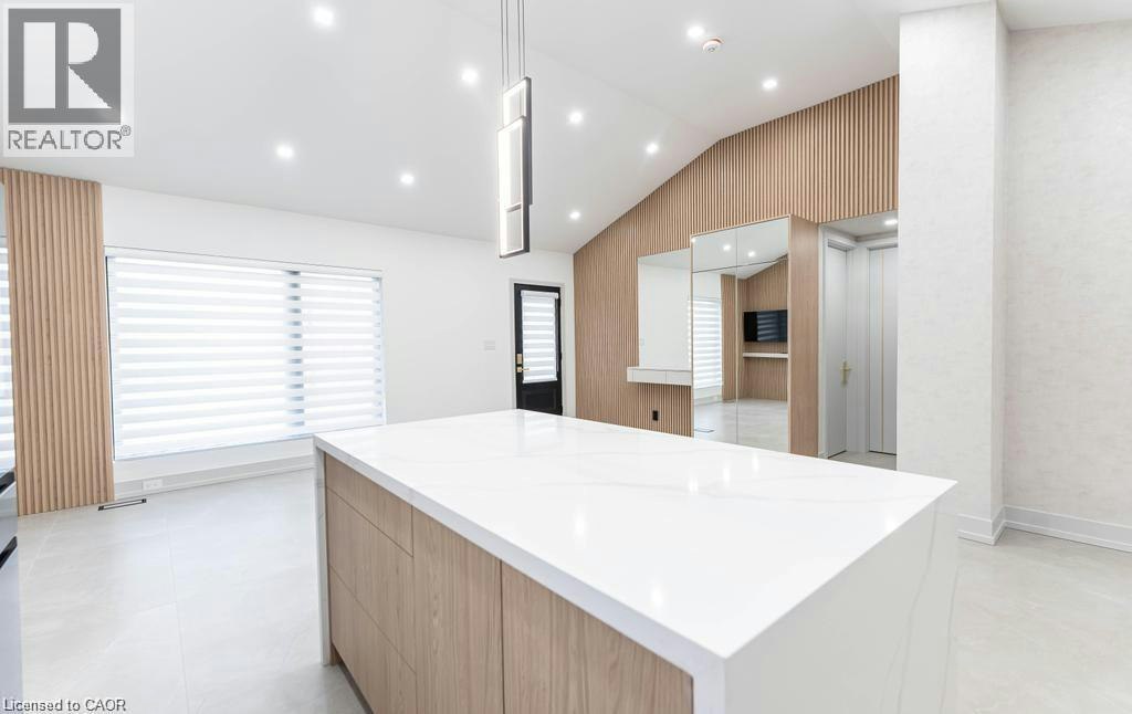 Upper-174 Roxborough Avenue, Hamilton, ON, L8E 1S5 - 9