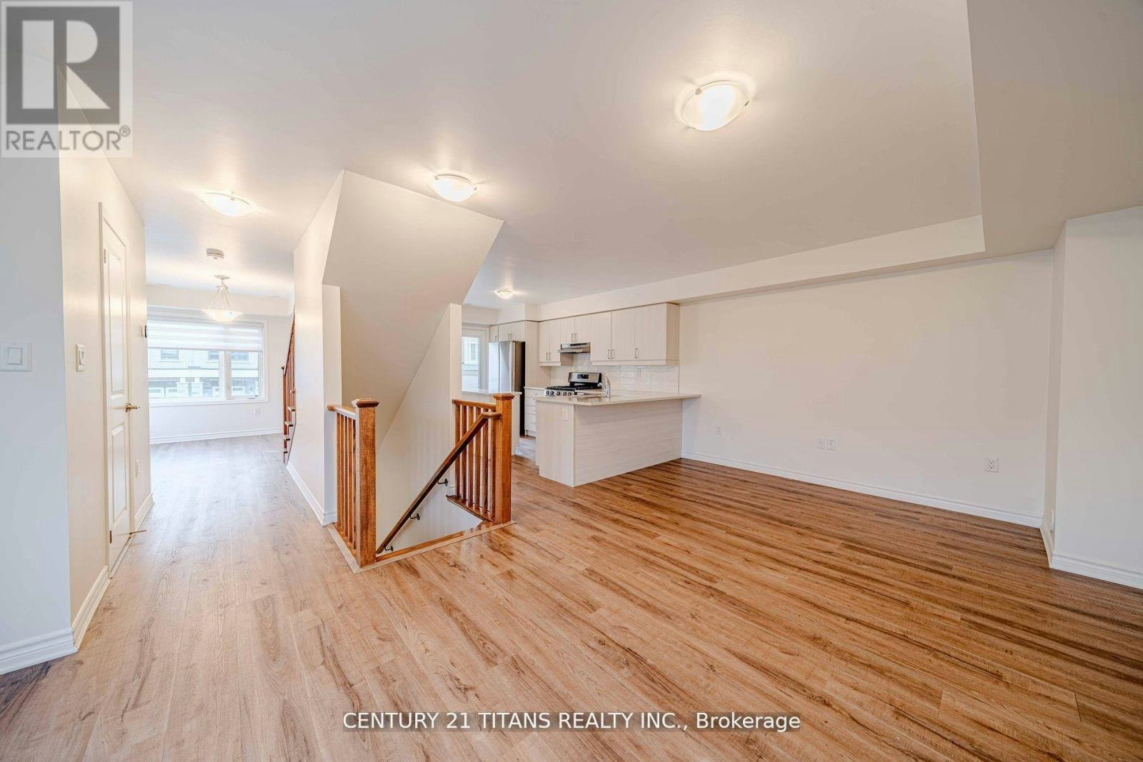 3321 Thunderbird Promenade, Pickering, ON, L1X 0N4 - 3