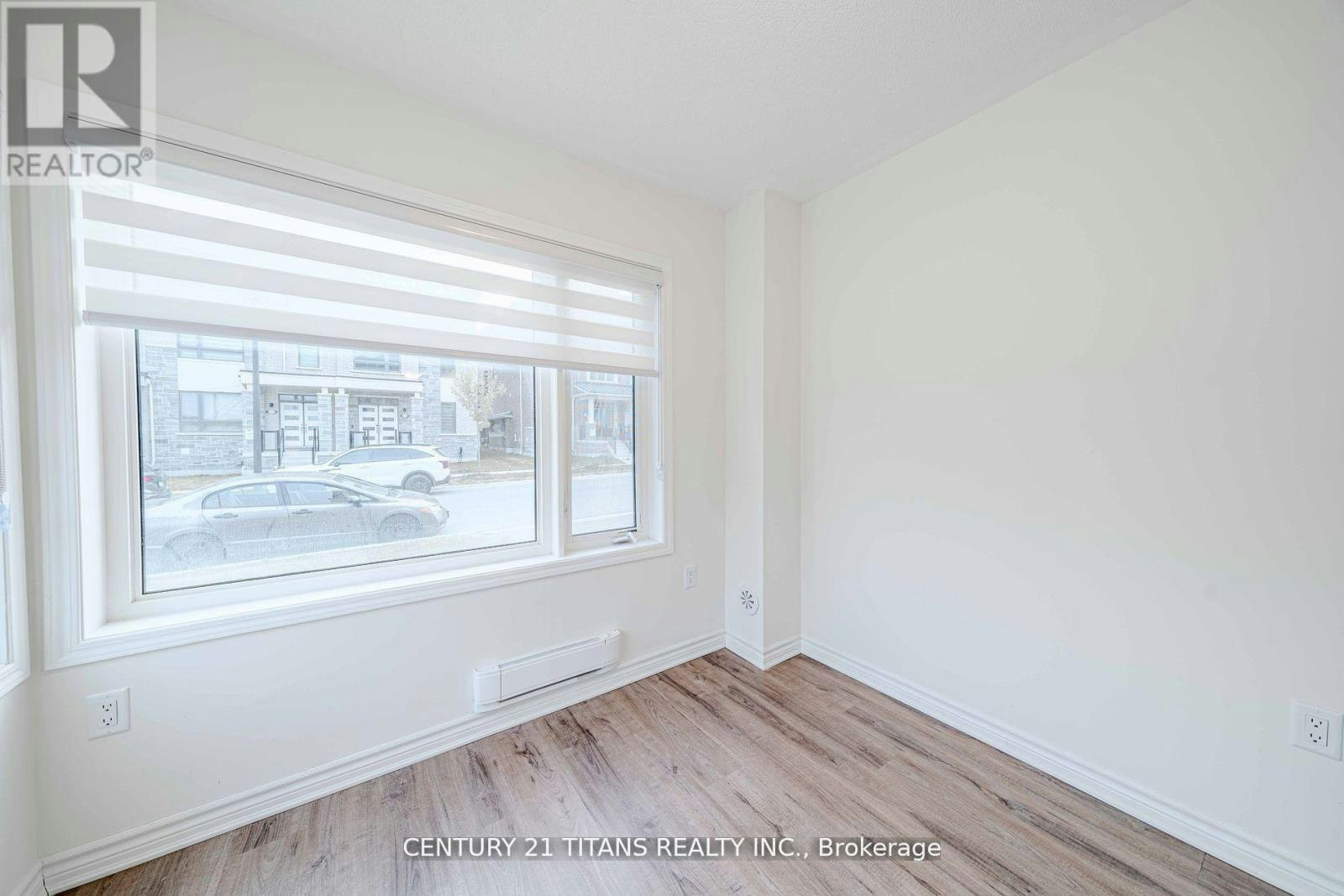 3321 Thunderbird Promenade, Pickering, ON, L1X 0N4 - 4