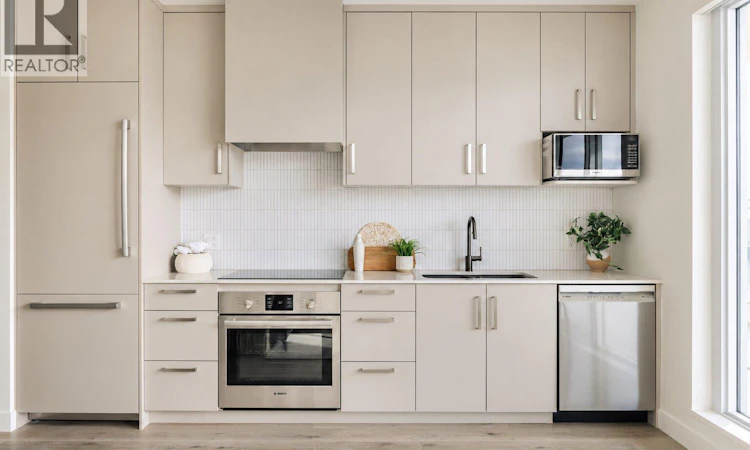 615-3300 Lakeshore Road