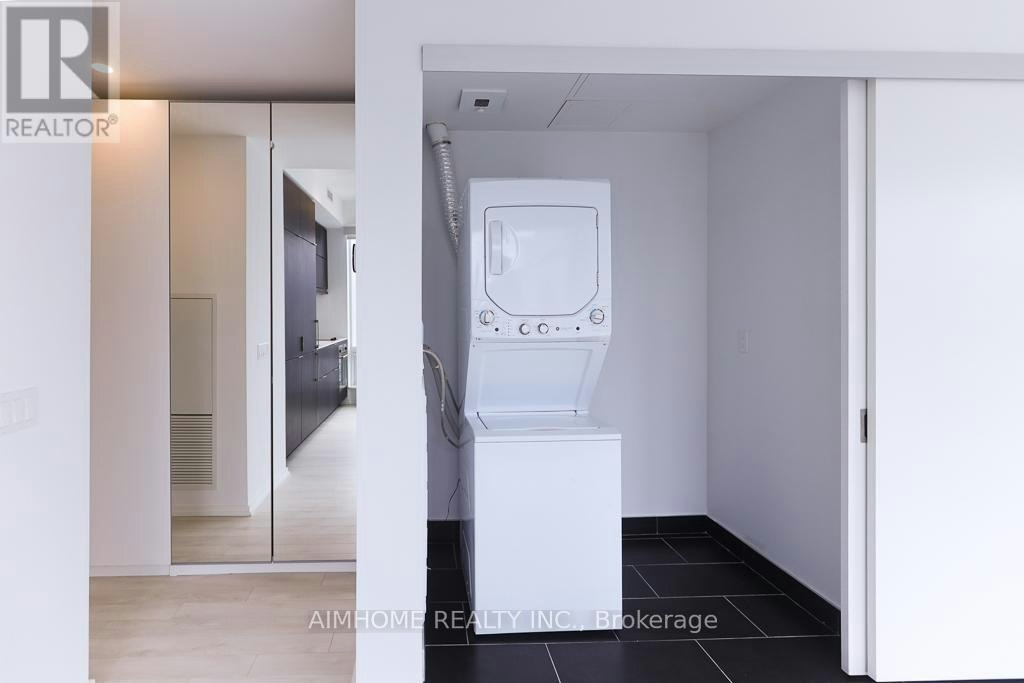 1812-197 Yonge Street, Toronto, ON, M5B 0C1 - 4