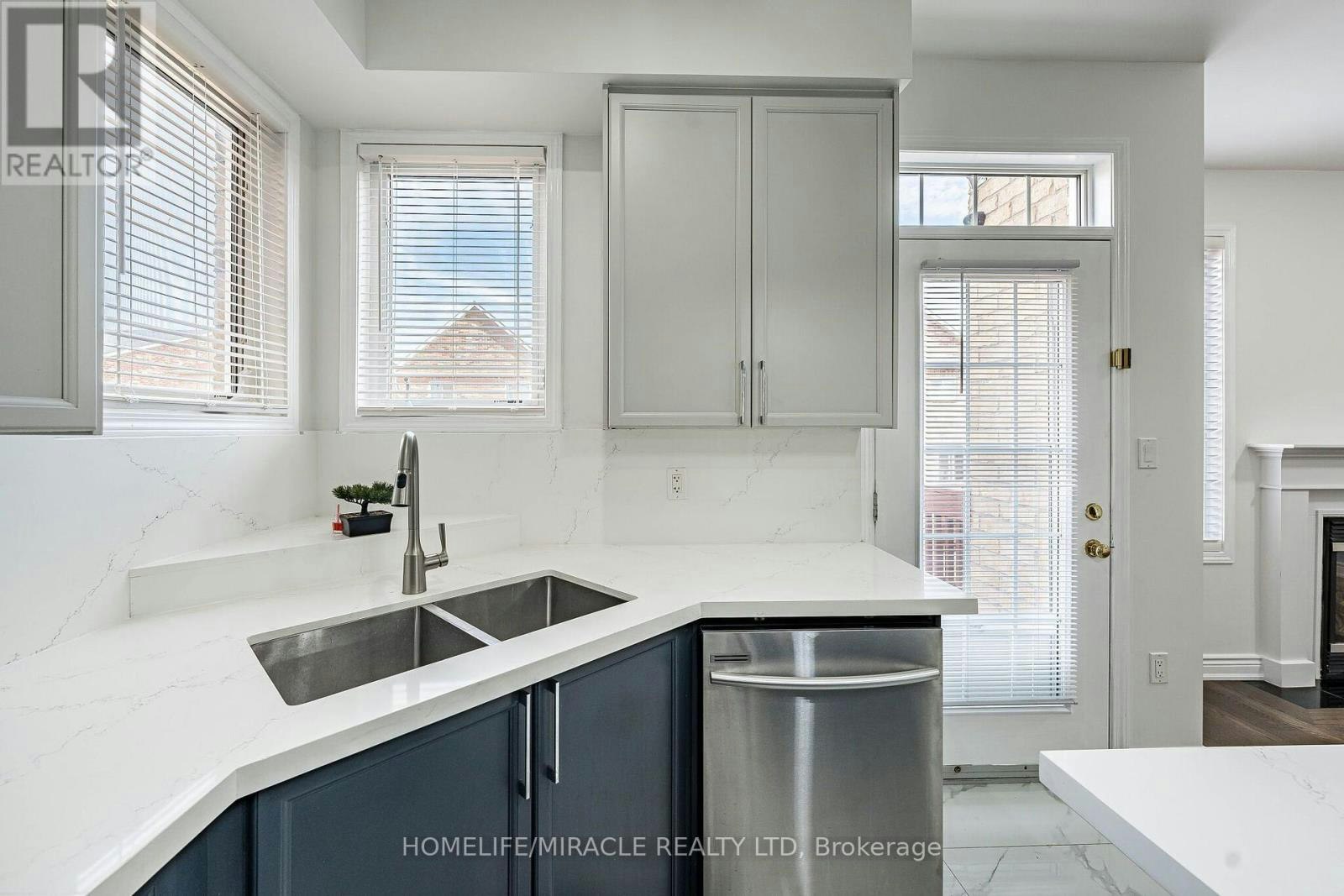 UPPER-354 Panhellenic Drive, Mississauga, ON, L5W 0B9 - 17