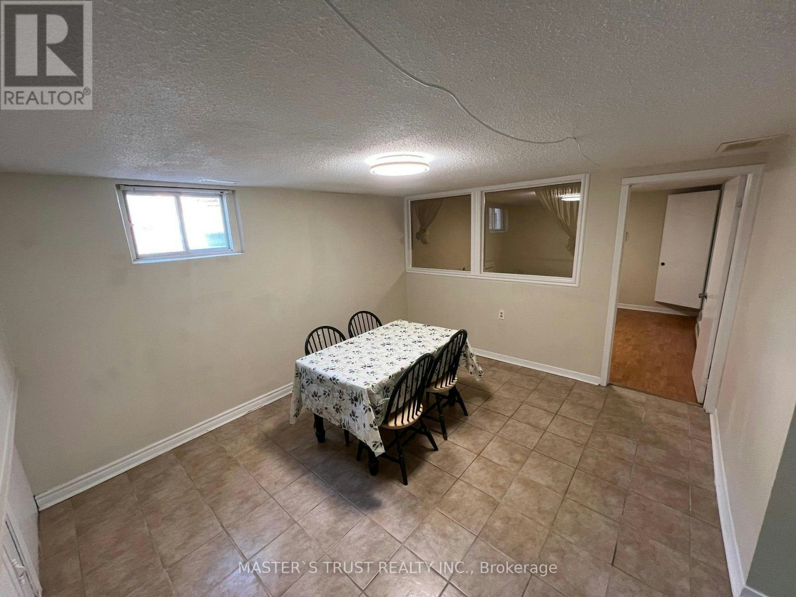 3145 Ibbeston Crescent, Mississauga, ON, L5C 1Z1 - 4