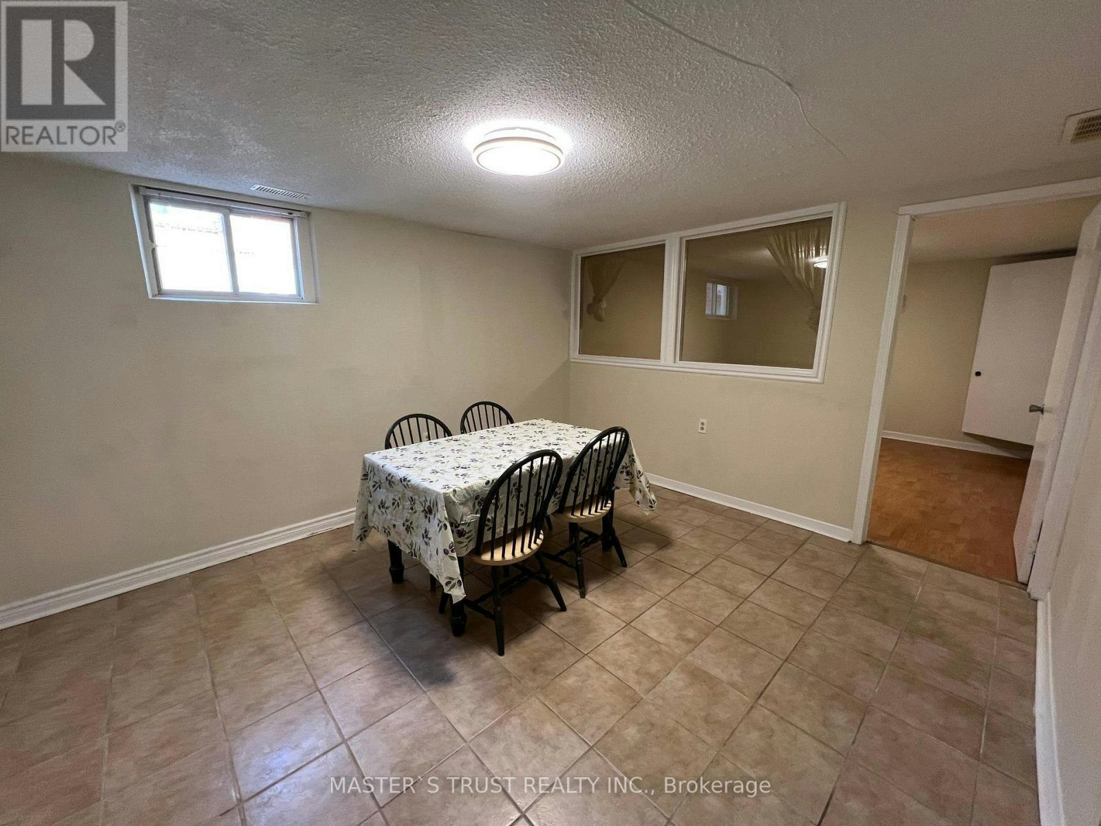 3145 Ibbeston Crescent, Mississauga, ON, L5C 1Z1 - 7