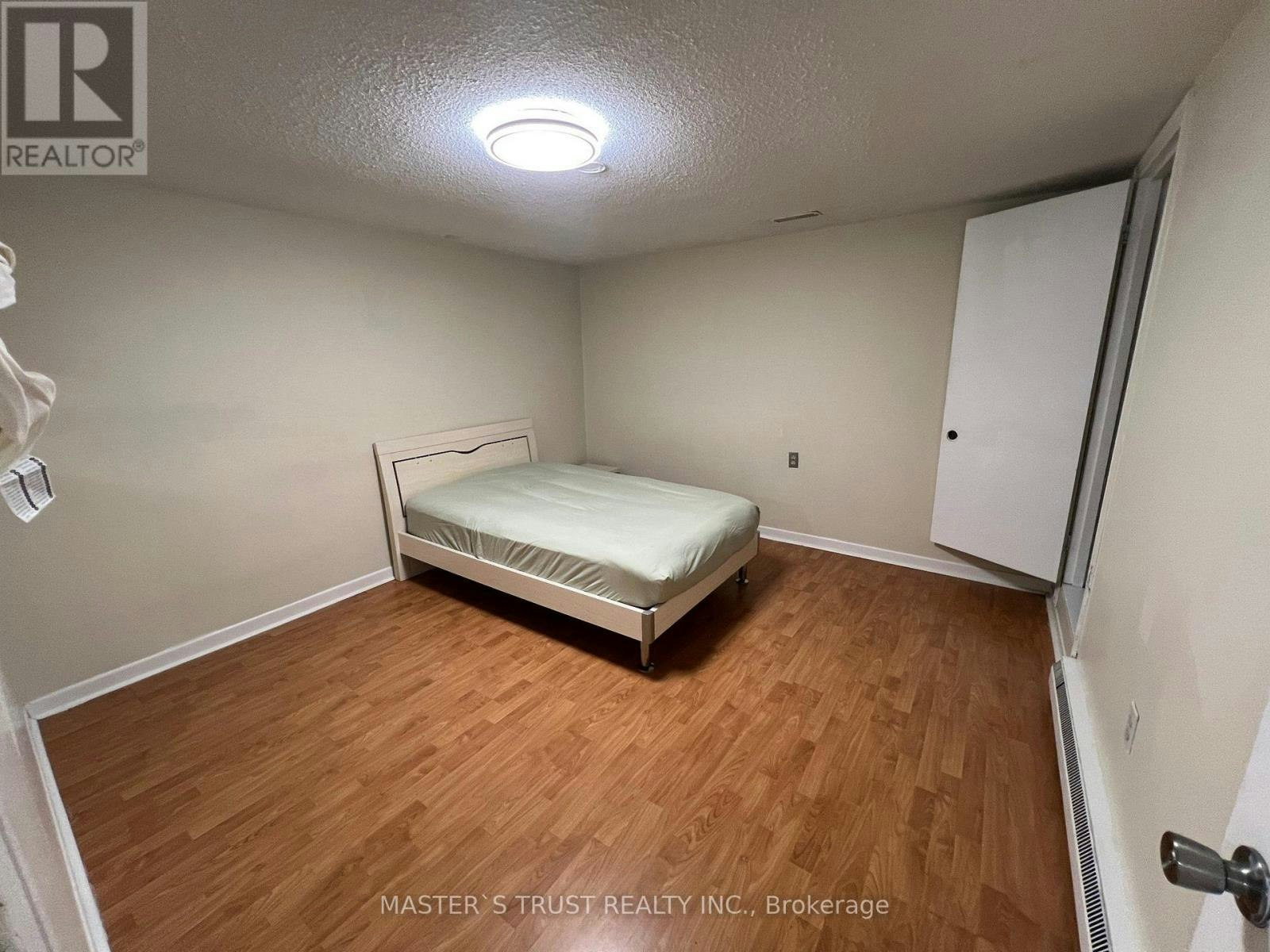 3145 Ibbeston Crescent, Mississauga, ON, L5C 1Z1 - 5