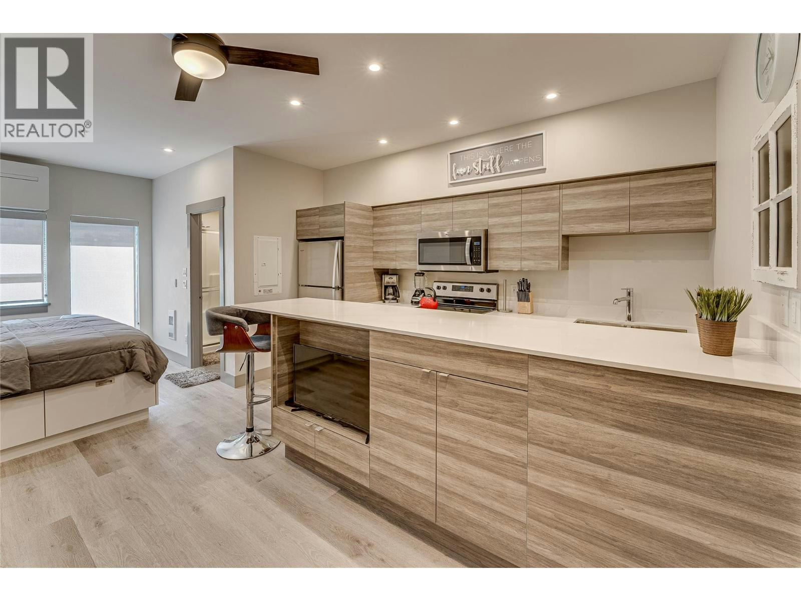 321-2555 Lakeshore Road - 5