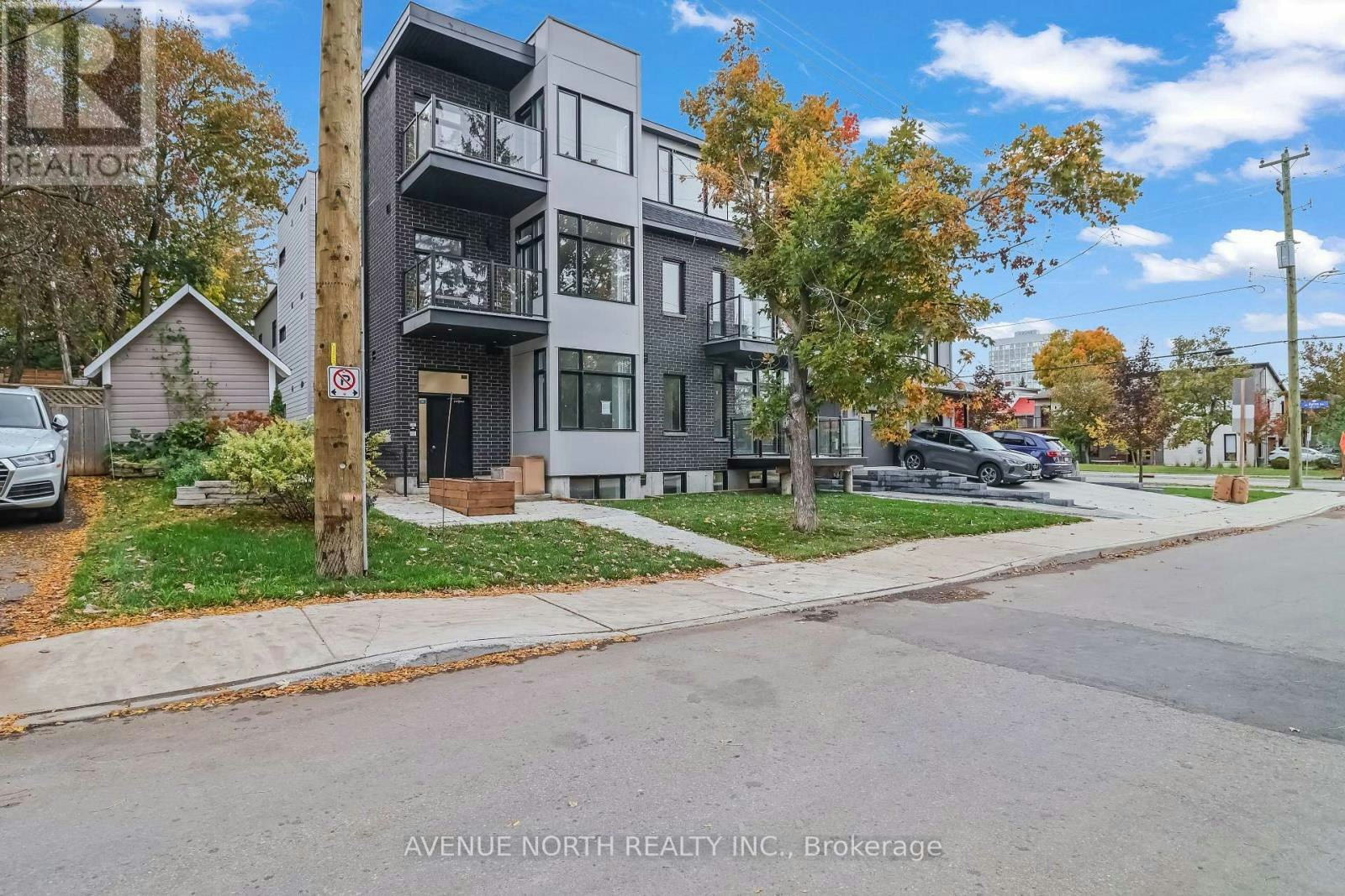 204-436 Athlone Avenue, Ottawa, ON, K1Z 5M7 - 2