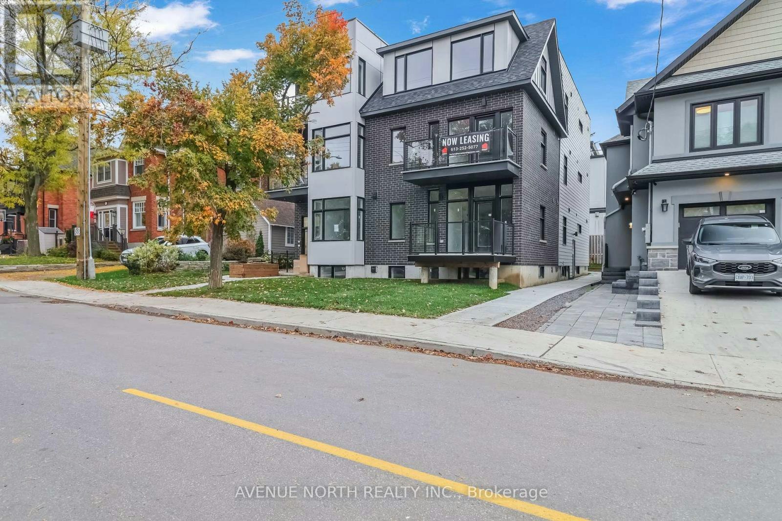 204-436 Athlone Avenue, Ottawa, ON, K1Z 5M7