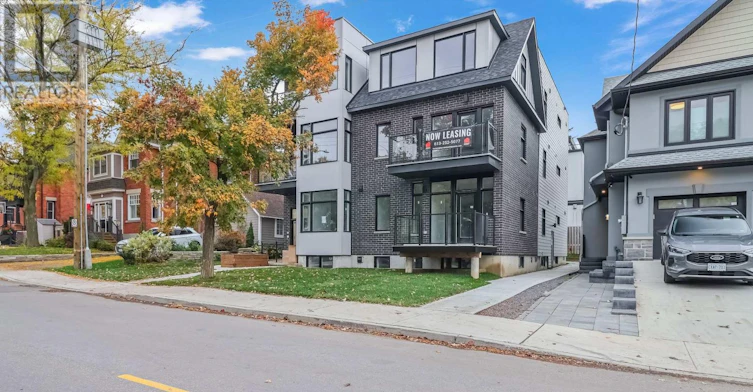 204-436 Athlone Avenue, Ottawa, ON, K1Z 5M7