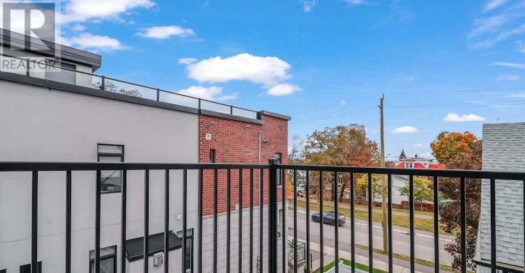 202-436 Athlone Avenue, Ottawa, ON, K1Z 5M7 - 5