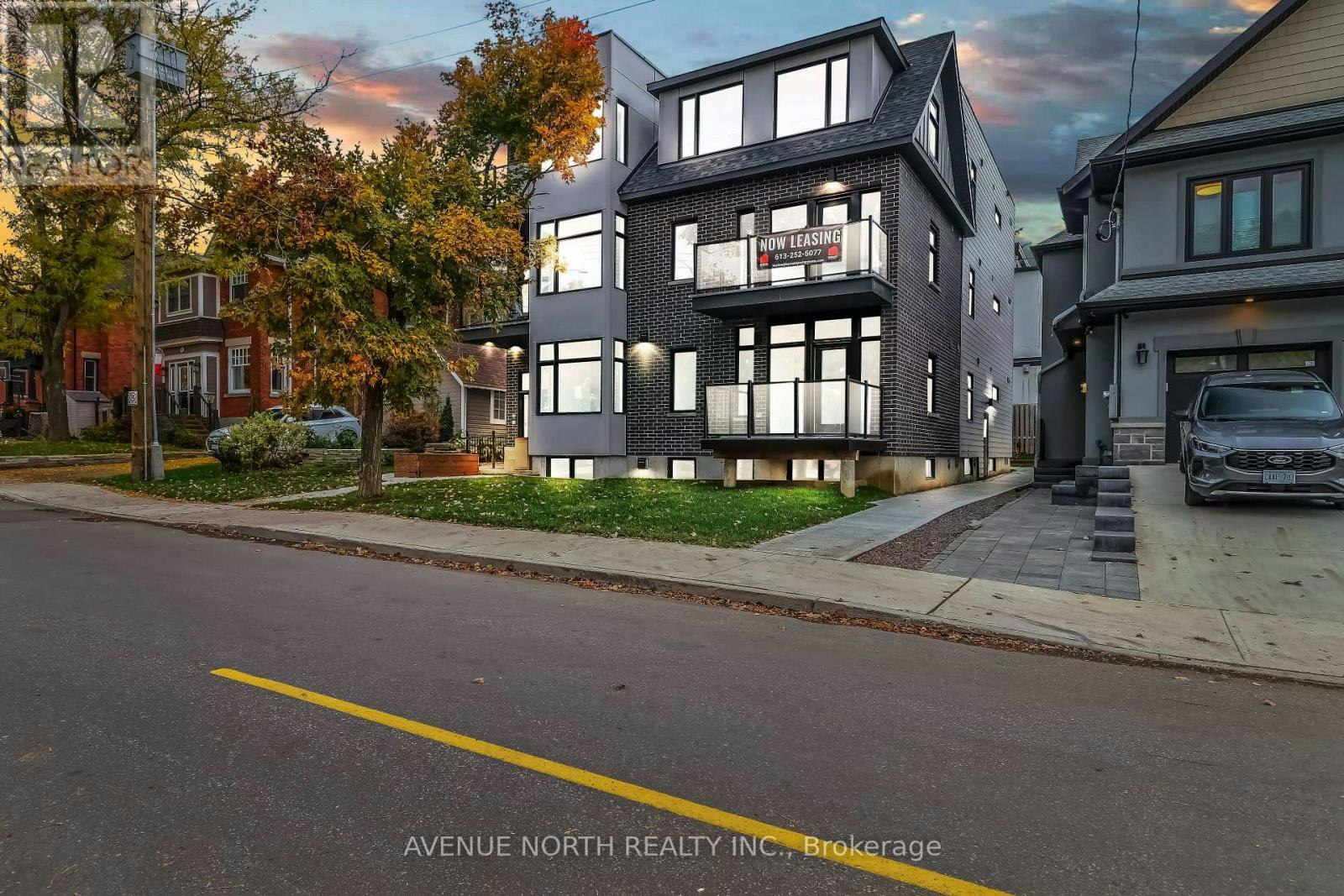 201-436 Athlone Avenue, Ottawa, ON, K1Z 5M7 - 2