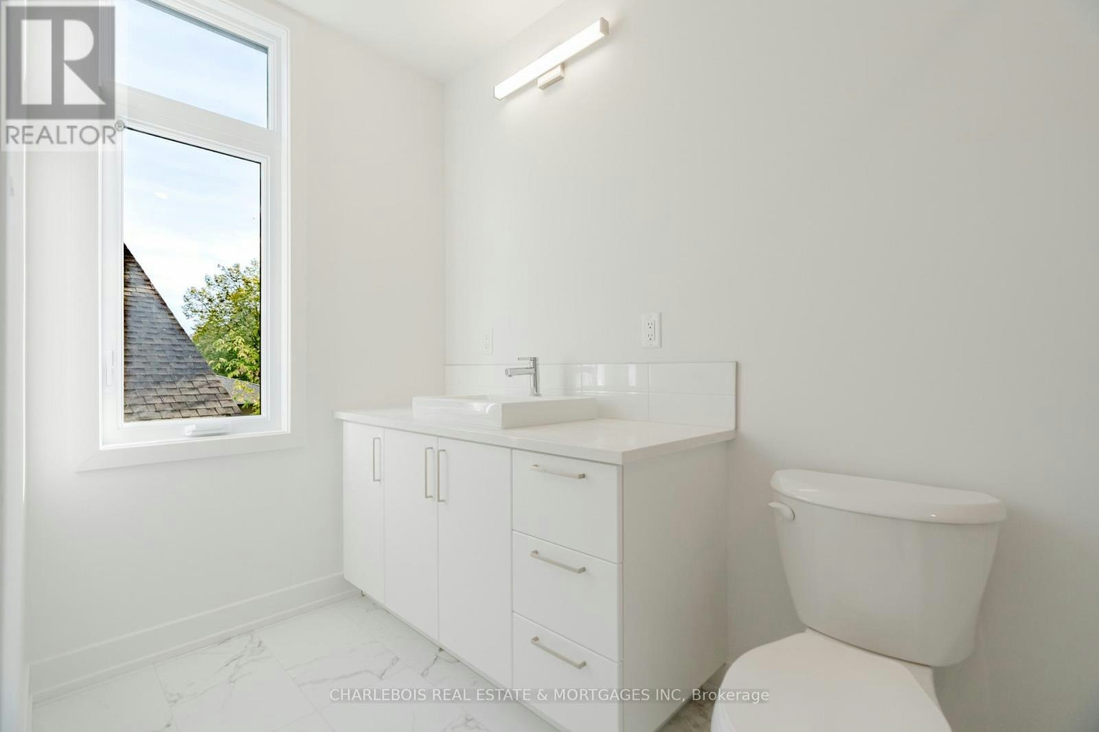 D-830 St Laurent Boulevard, Ottawa, ON, K1K 3A9 - 16