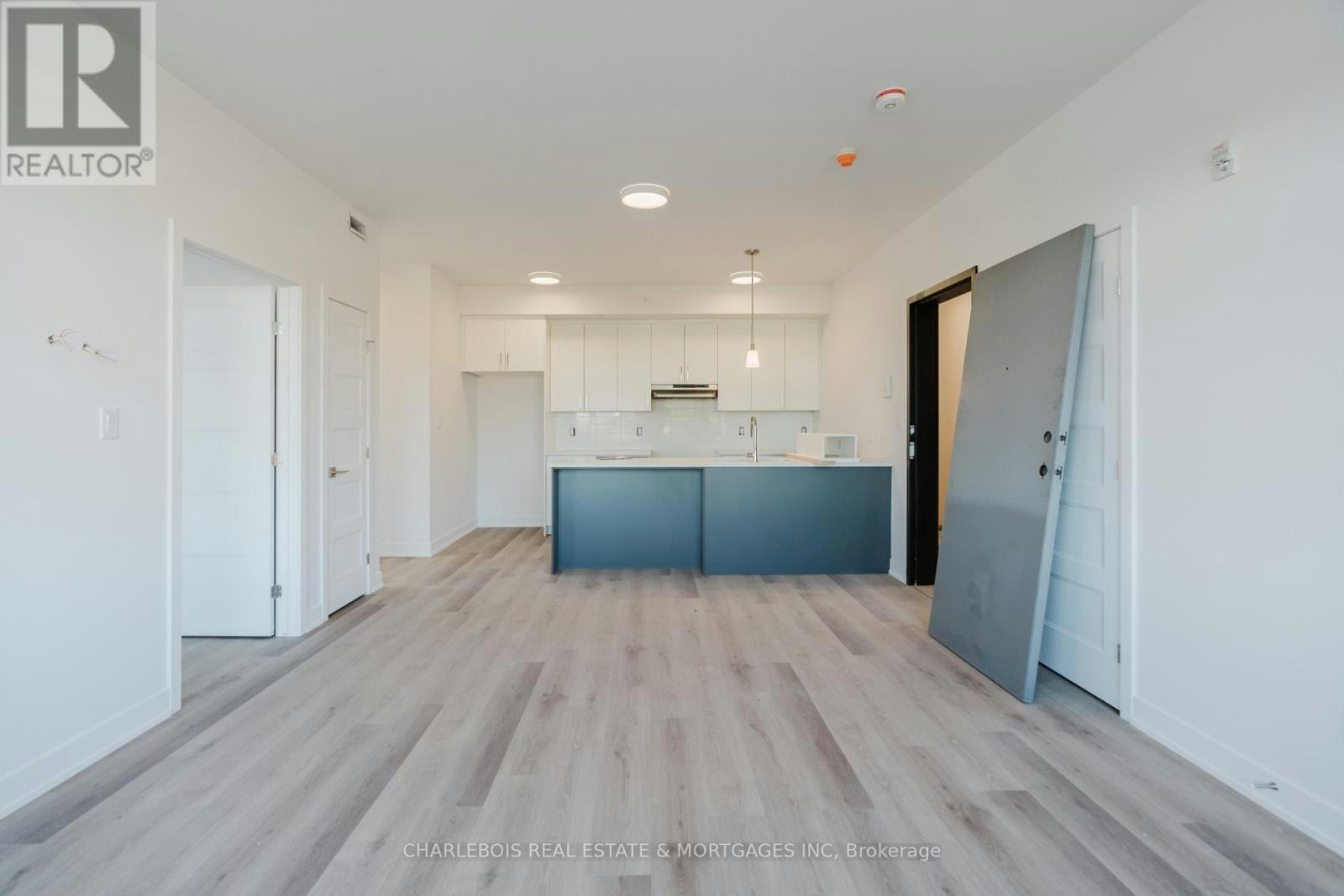 D-830 St Laurent Boulevard, Ottawa, ON, K1K 3A9 - 8