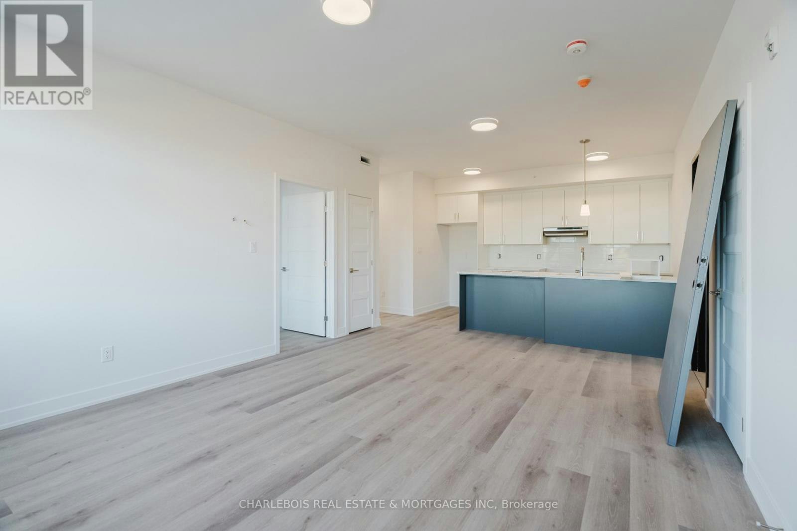 D-830 St Laurent Boulevard, Ottawa, ON, K1K 3A9 - 7