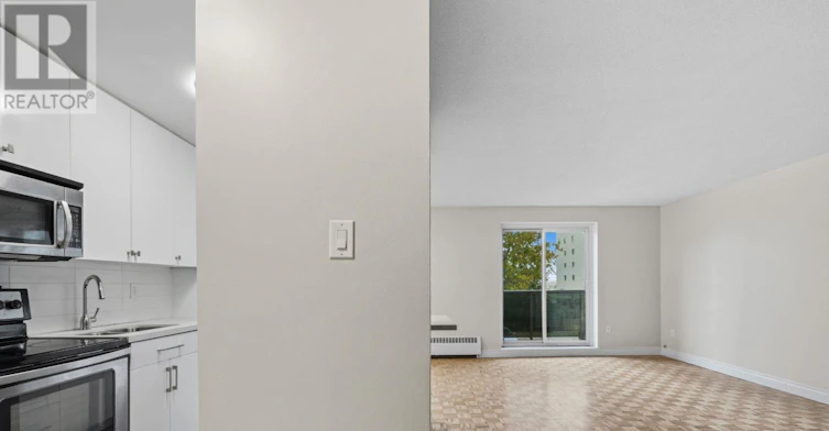 201-2300 Marine Drive, Oakville, ON, L6L 1C3 - 2