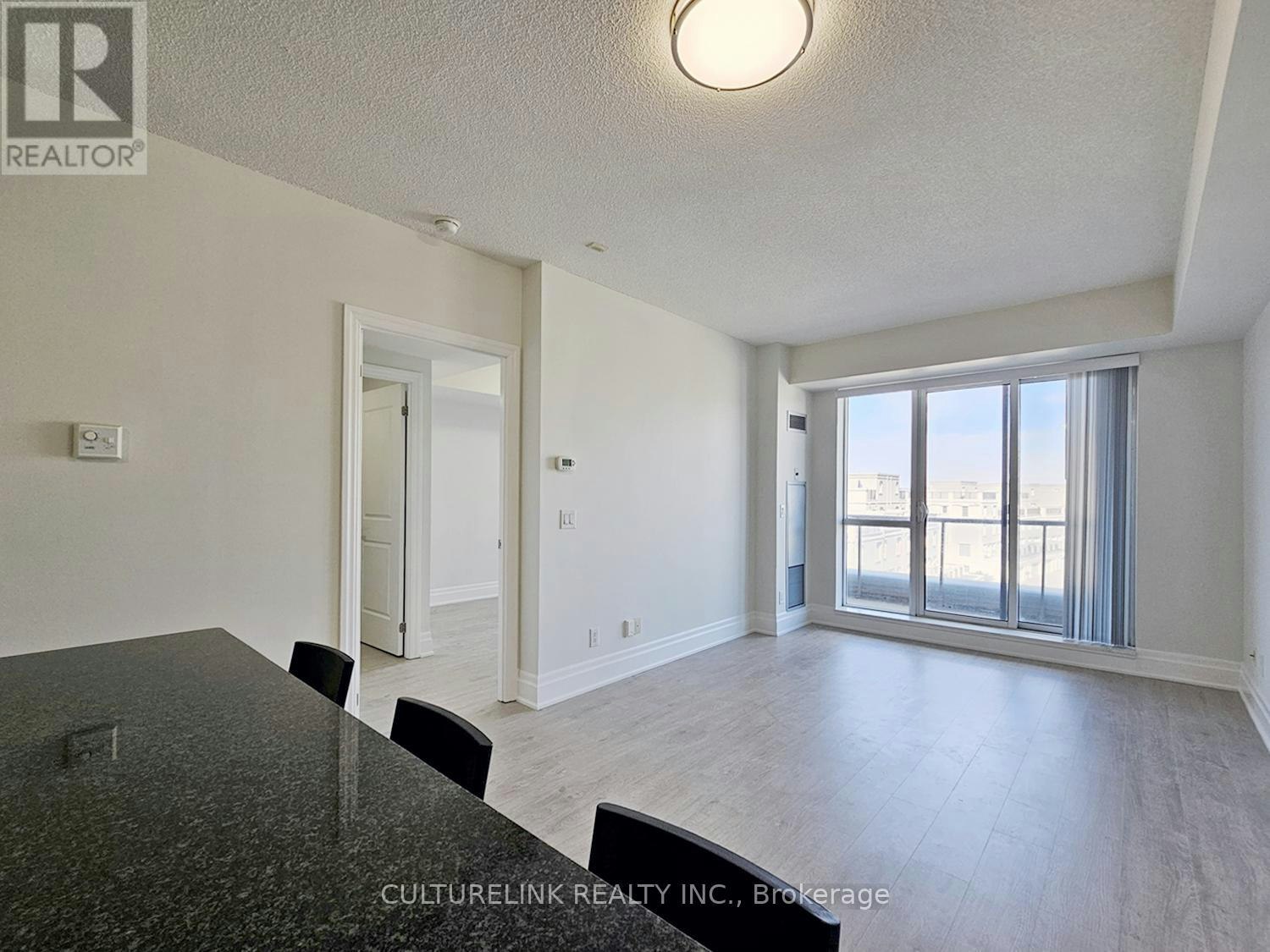 401-1 Upper Duke Crescent, Markham, ON, L6G 0B6 - 7
