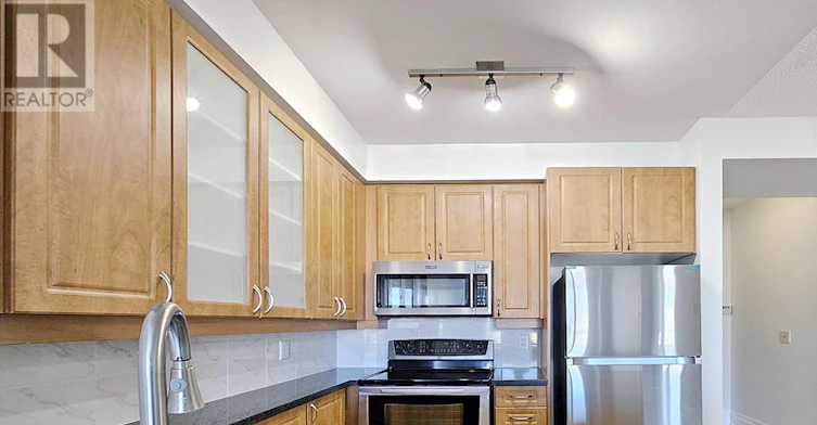 401-1 Upper Duke Crescent, Markham, ON, L6G 0B6 - 4
