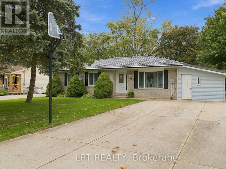 254 Victoria Street, North Middlesex, ON, N0M 2K0 - 2