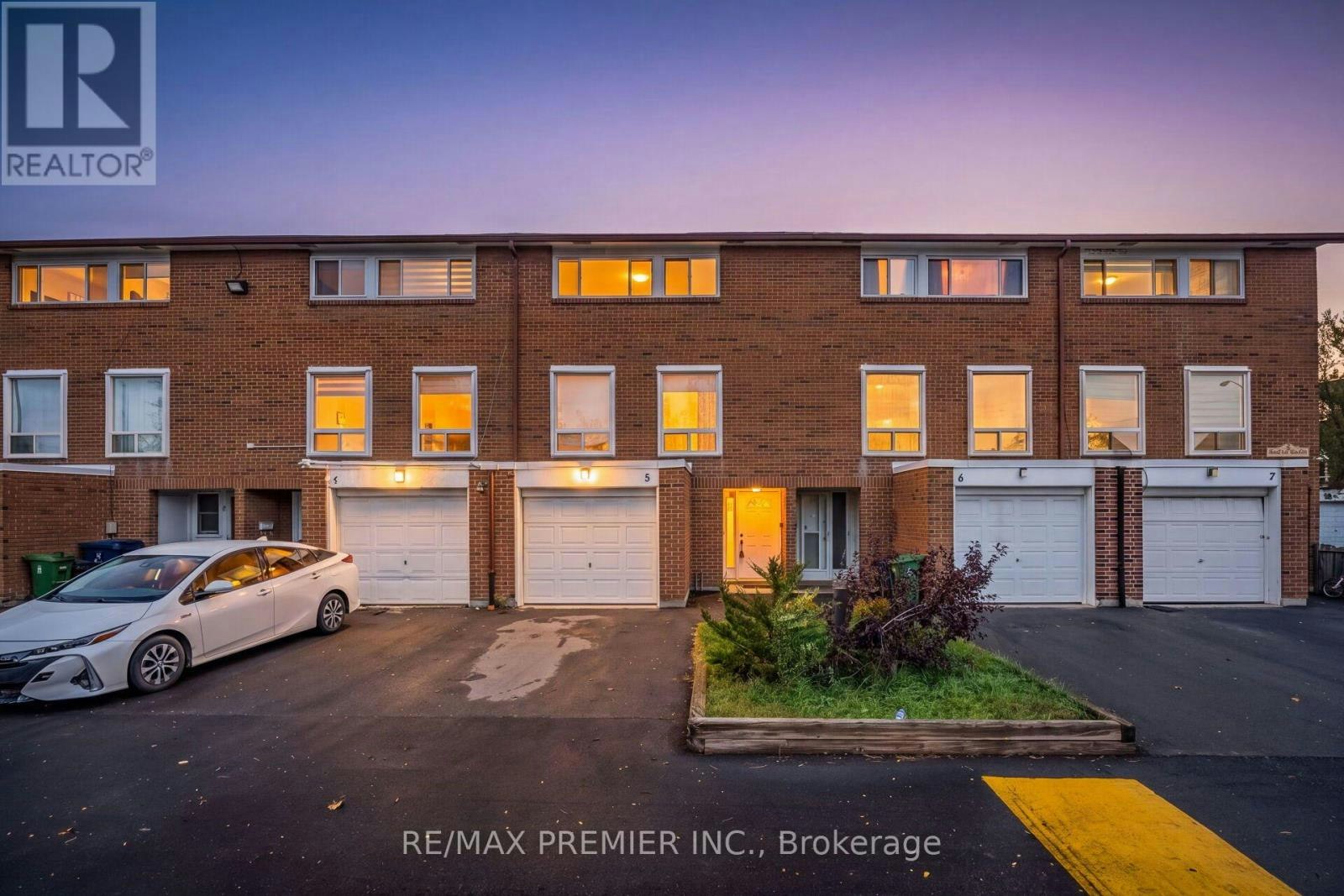 5-3 Kendleton Drive, Toronto, ON, M9V 1T6