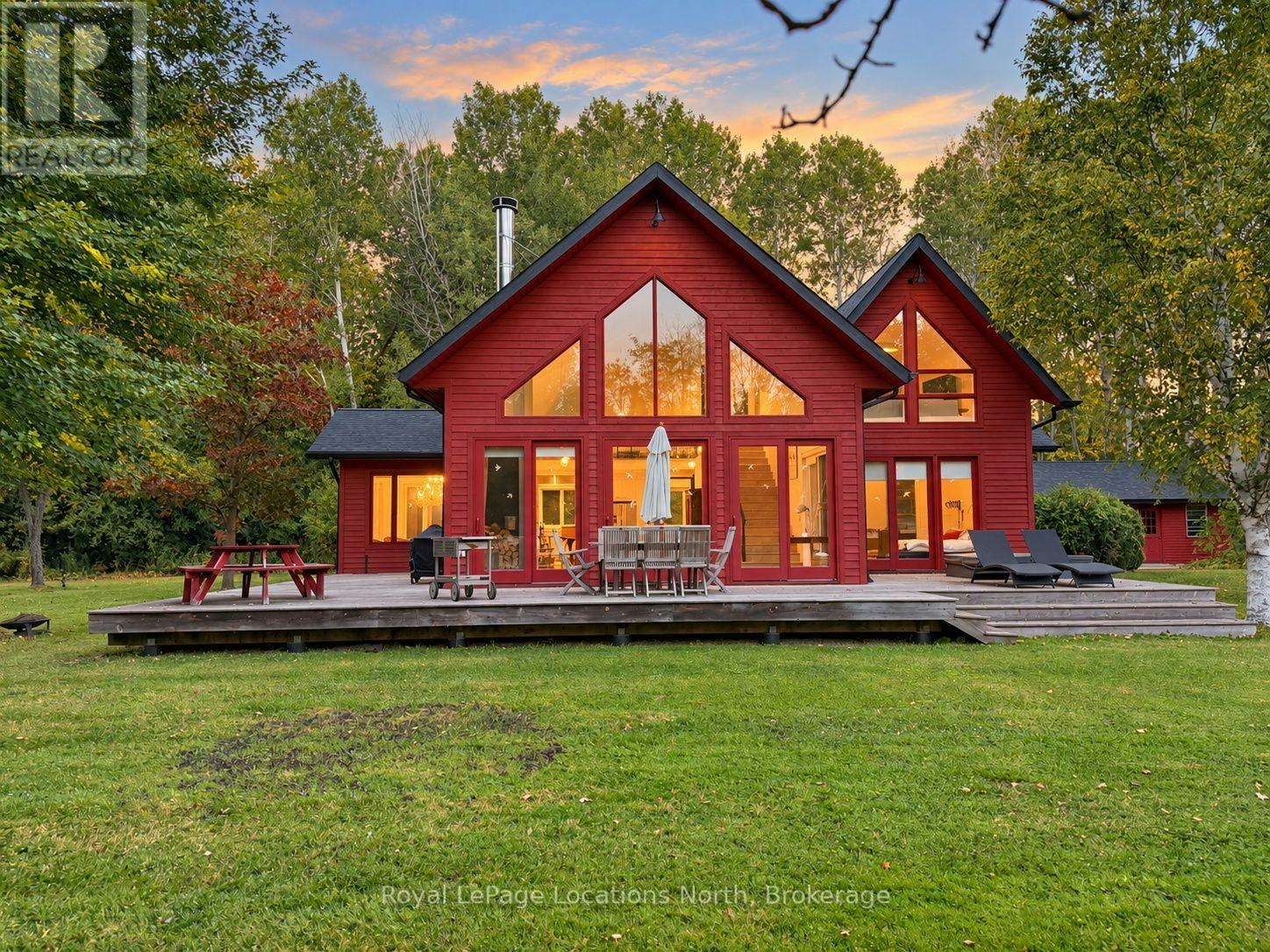 21 Buckingham Boulevard, Clearview, ON, L9Y 3Y9