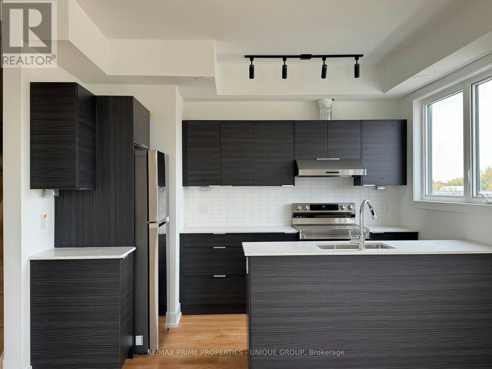 102-1 Comely Way, Markham, ON, L3R 2L8 - 4