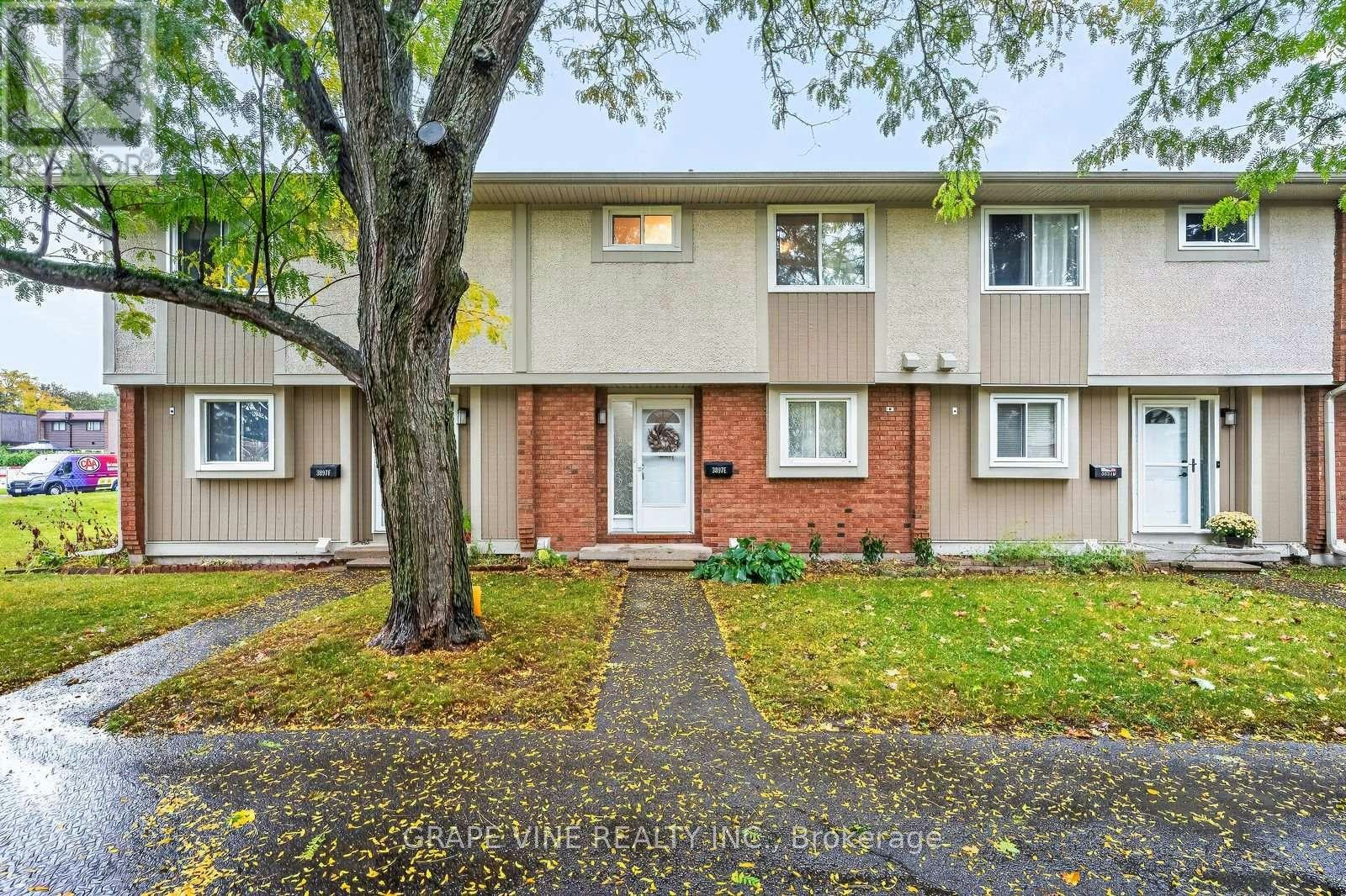 190 3897e Old Richmond Road, Ottawa, ON, K2H 8T8