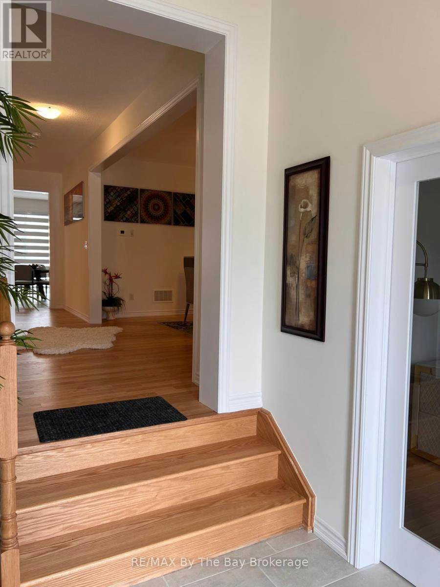 46 Rosanne Circle, Wasaga Beach, ON, L9Z 0N3 - 4