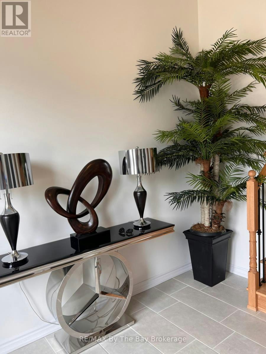 46 Rosanne Circle, Wasaga Beach, ON, L9Z 0N3 - 2