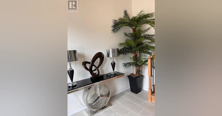 46 Rosanne Circle, Wasaga Beach, ON, L9Z 0N3 - 2