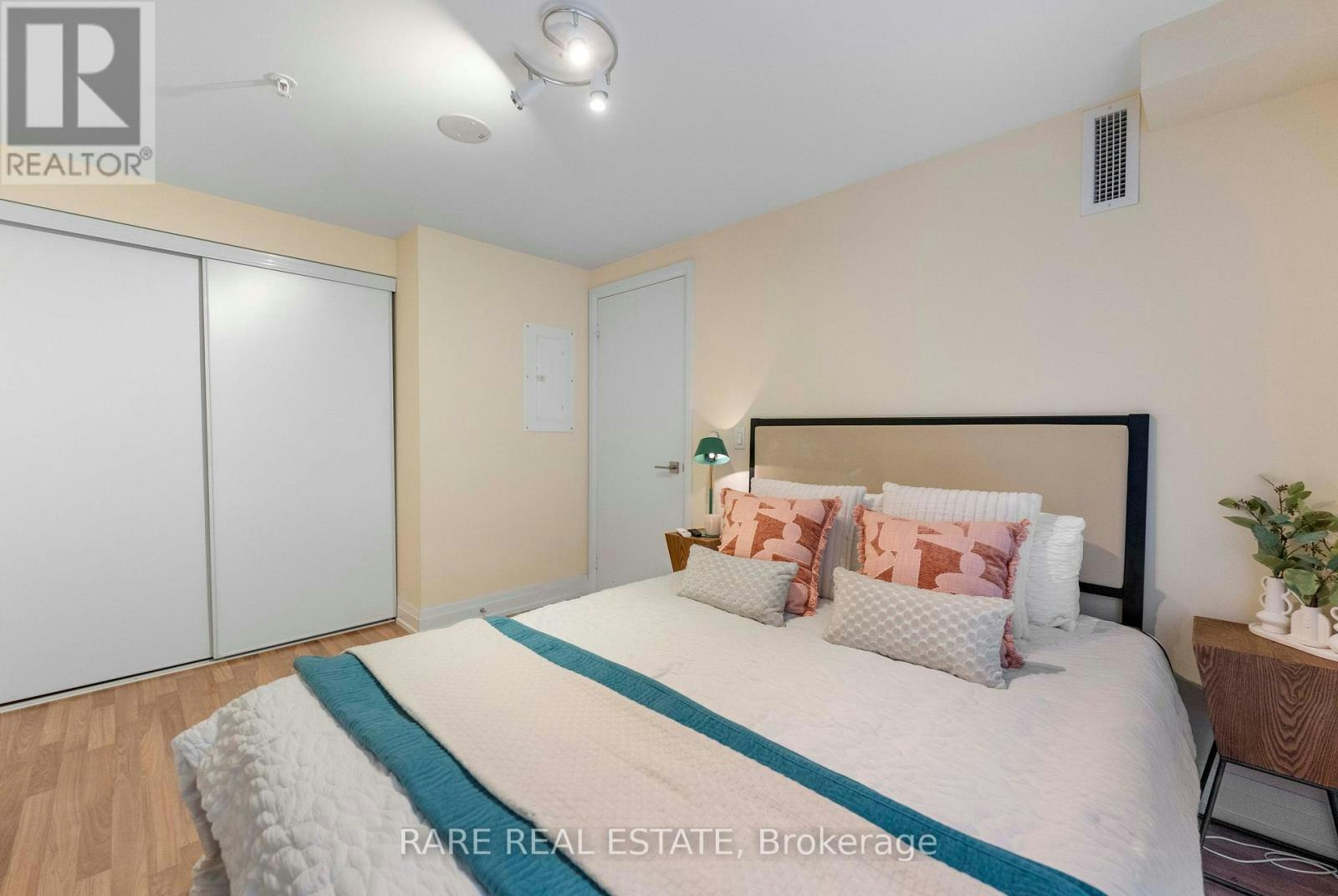 E113-555 Wilson Avenue, Toronto, ON, M3H 0C5 - 20