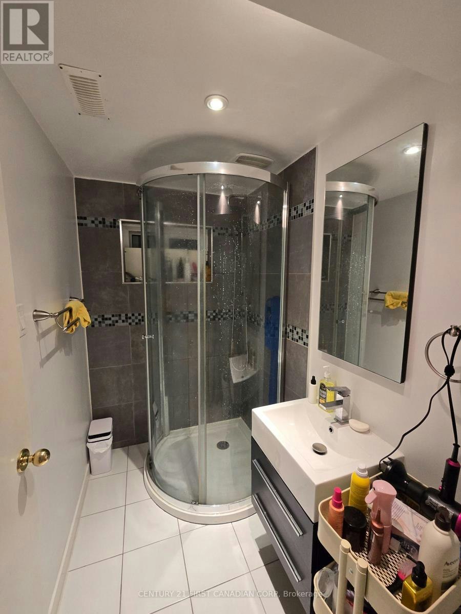LOWER-54 Waterford Drive, Toronto, ON, M9R 2N6 - 18