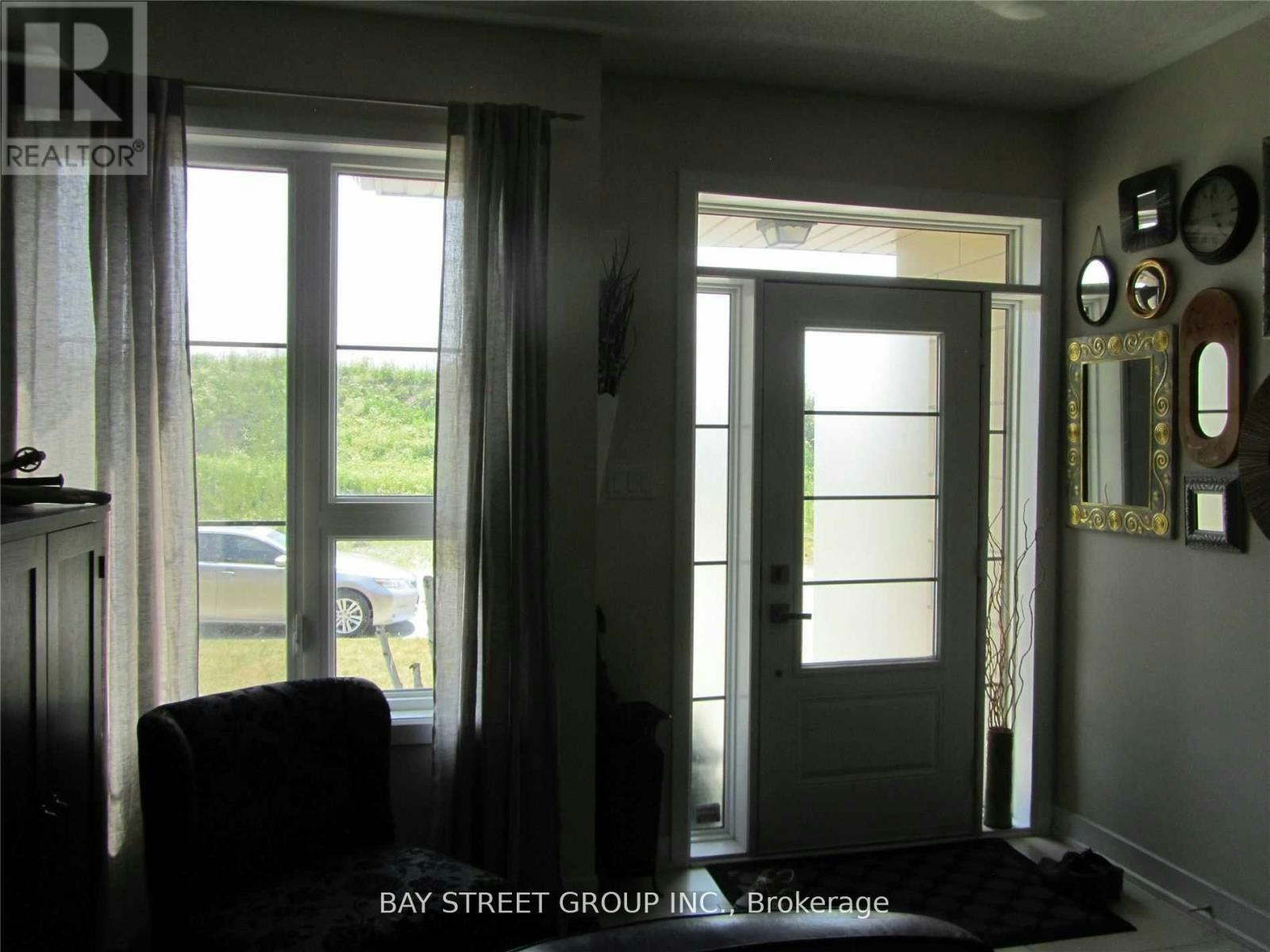 124 Vanier Street, Whitby, ON, L1R 0N3 - 6