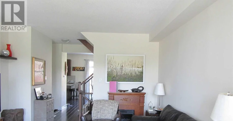124 Vanier Street, Whitby, ON, L1R 0N3 - 2