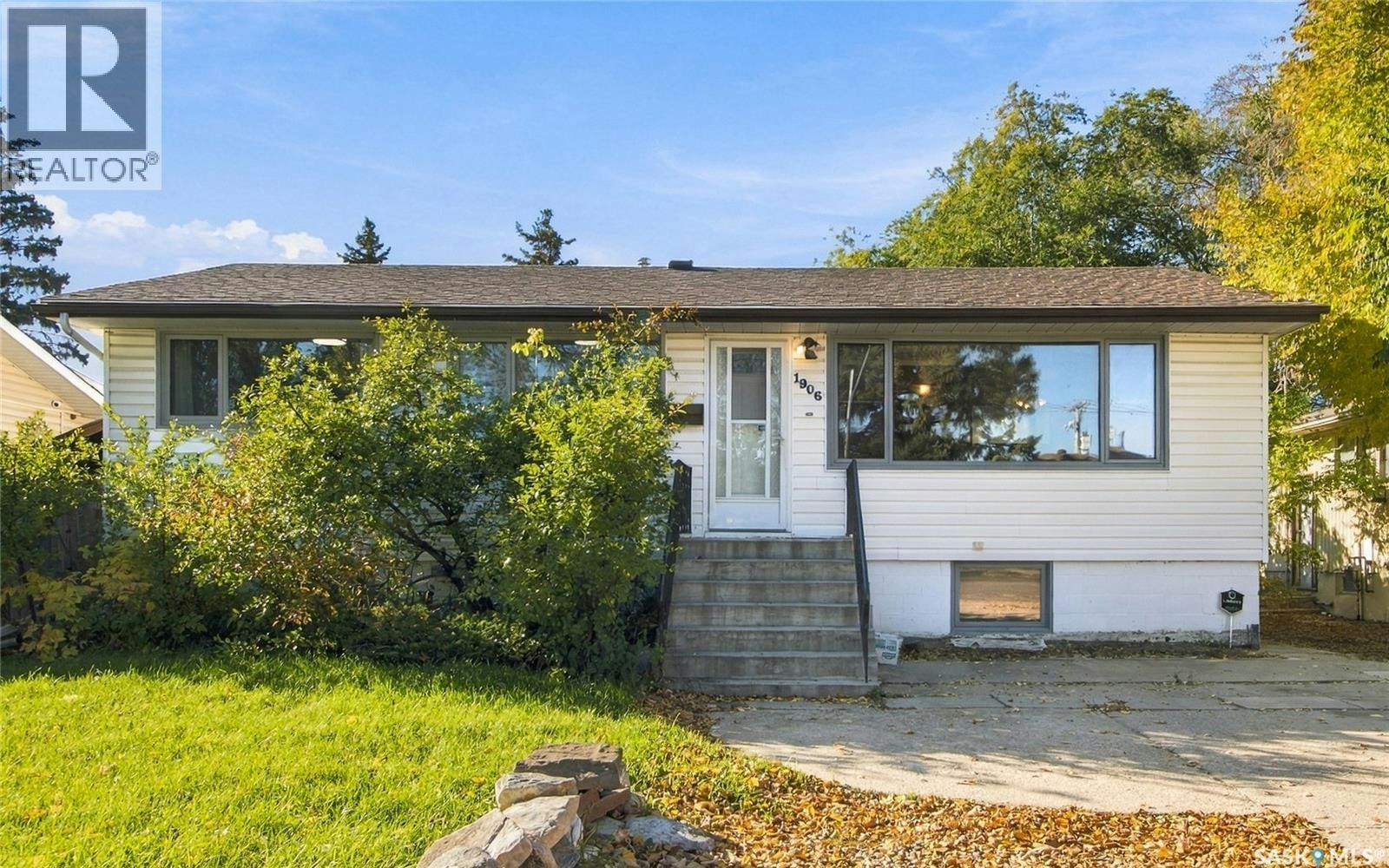 1906 St Charles Avenue, Saskatoon, SK, S7M 0N8