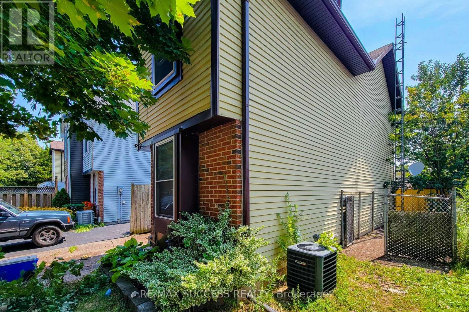 42 Enfield Crescent, Brantford, ON, N3P 1B2 - 2
