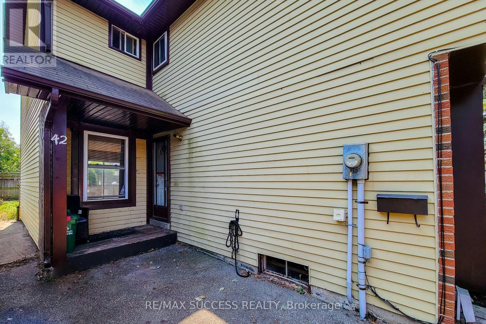 42 Enfield Crescent, Brantford, ON, N3P 1B2 - 3
