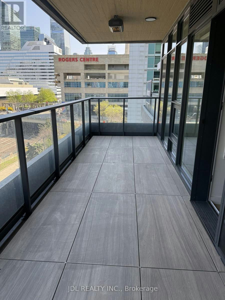 702-1 Concord Cityplace Way, Toronto, ON, M5V 0X3 - 3