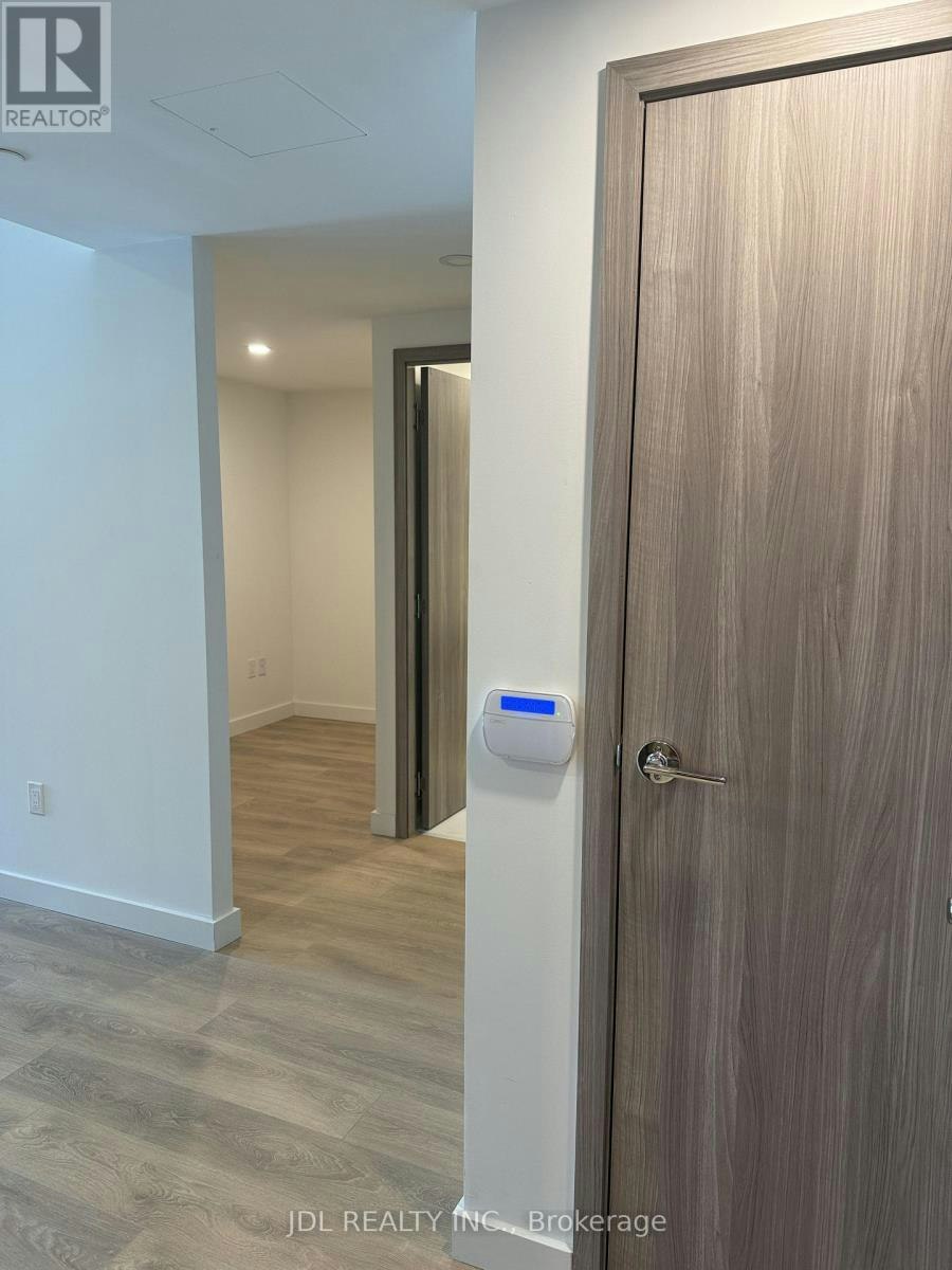 702-1 Concord Cityplace Way, Toronto, ON, M5V 0X3 - 10