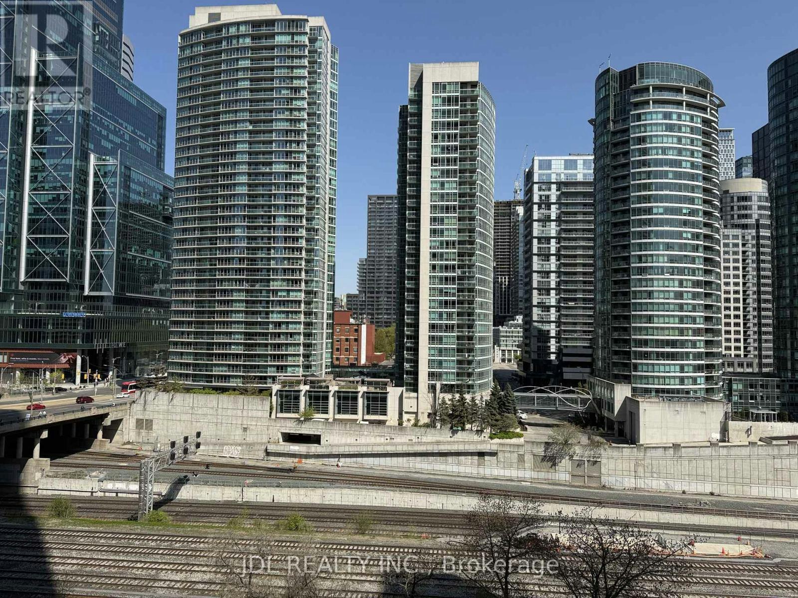 702-1 Concord Cityplace Way, Toronto, ON, M5V 0X3 - 2