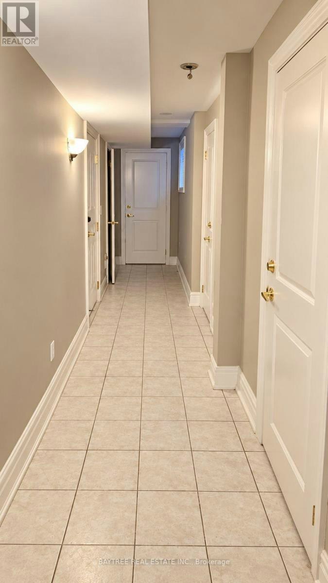 UPPER-257 Cocksfield Avenue, Toronto, ON, M3H 3T6 - 18