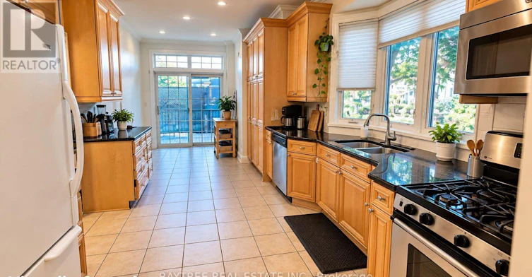 UPPER-257 Cocksfield Avenue, Toronto, ON, M3H 3T6 - 2