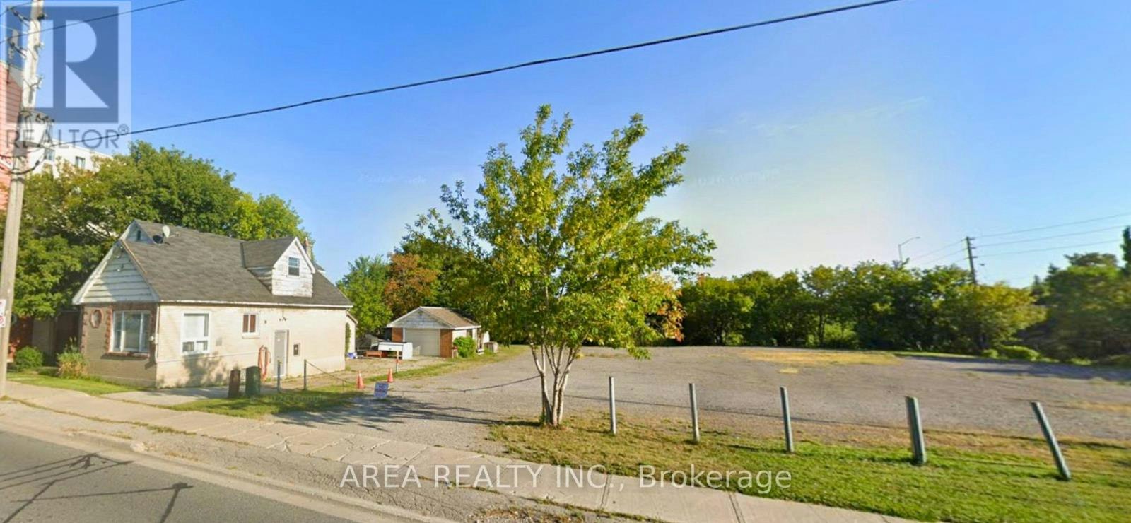 245-255 Bloor Street W, Oshawa, ON, L1J 1P5 - 4