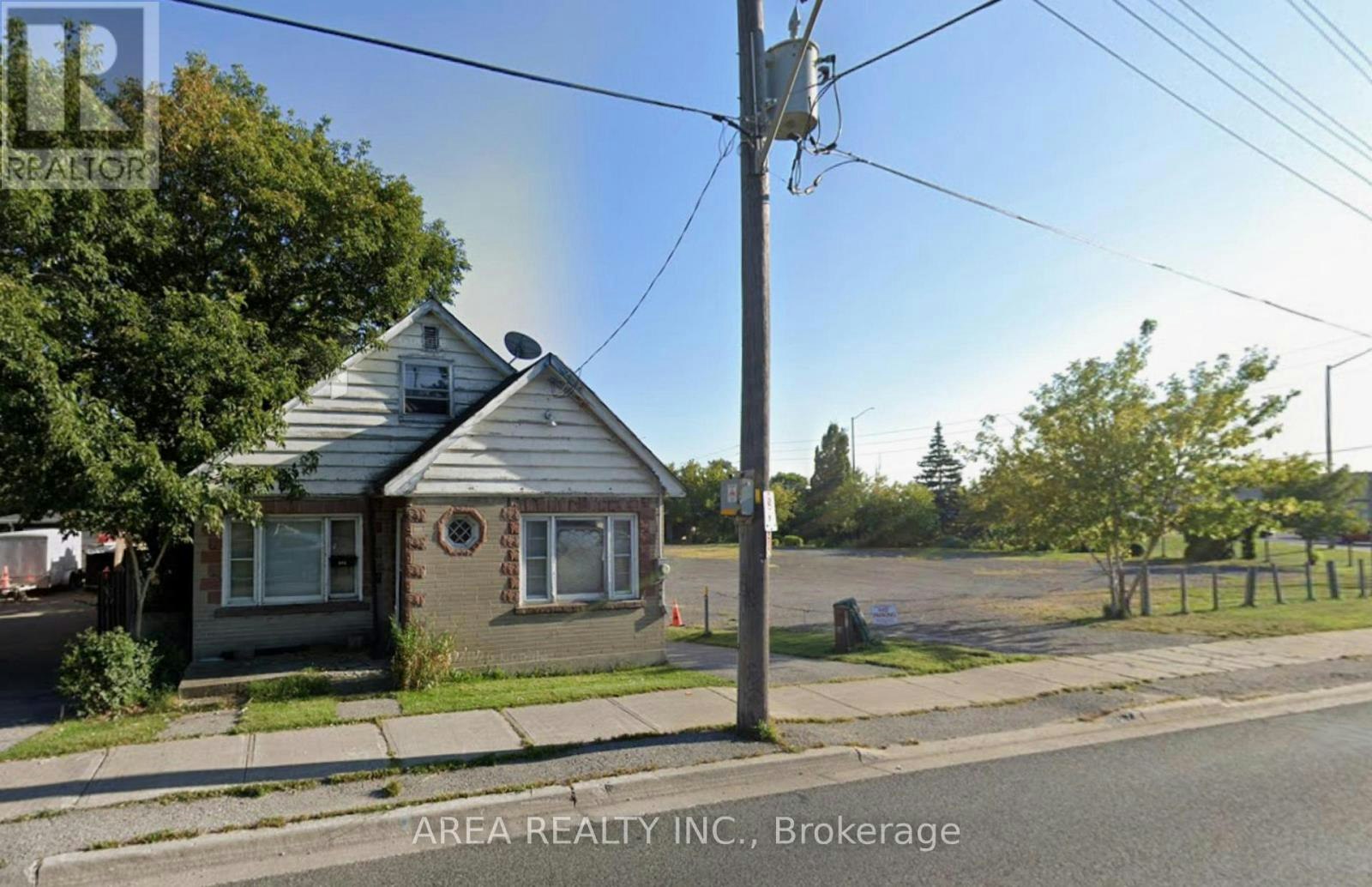245-255 Bloor Street W, Oshawa, ON, L1J 1P5 - 2