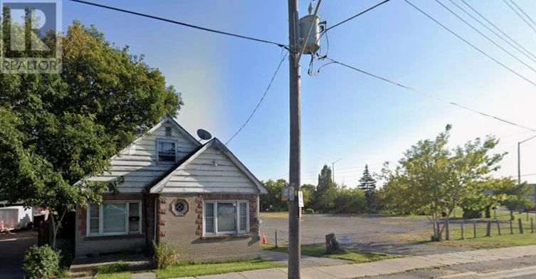 245-255 Bloor Street W, Oshawa, ON, L1J 1P5 - 2