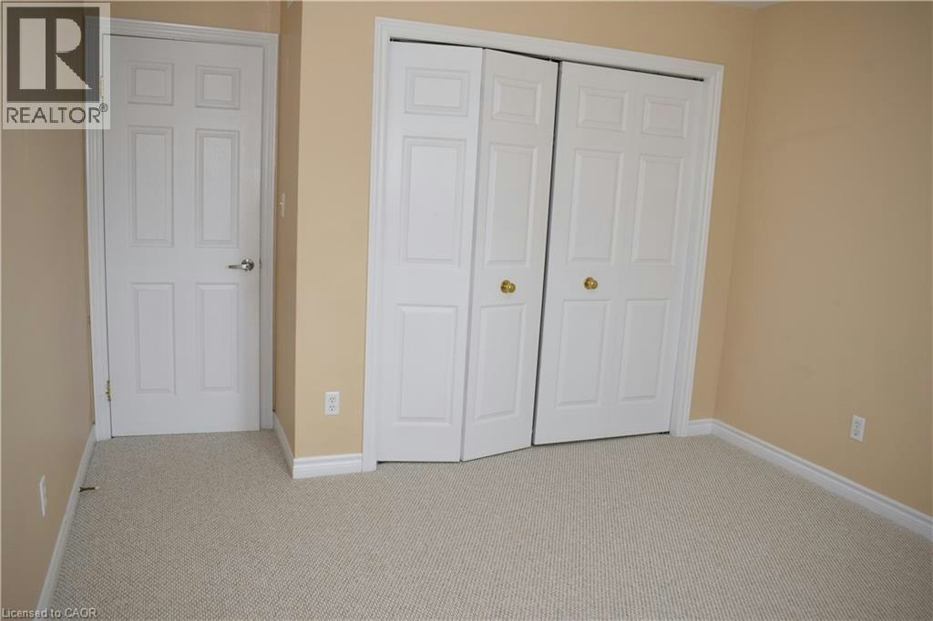 Upper-242 Buttercup Court, Waterloo, ON, N2V 2W8 - 24