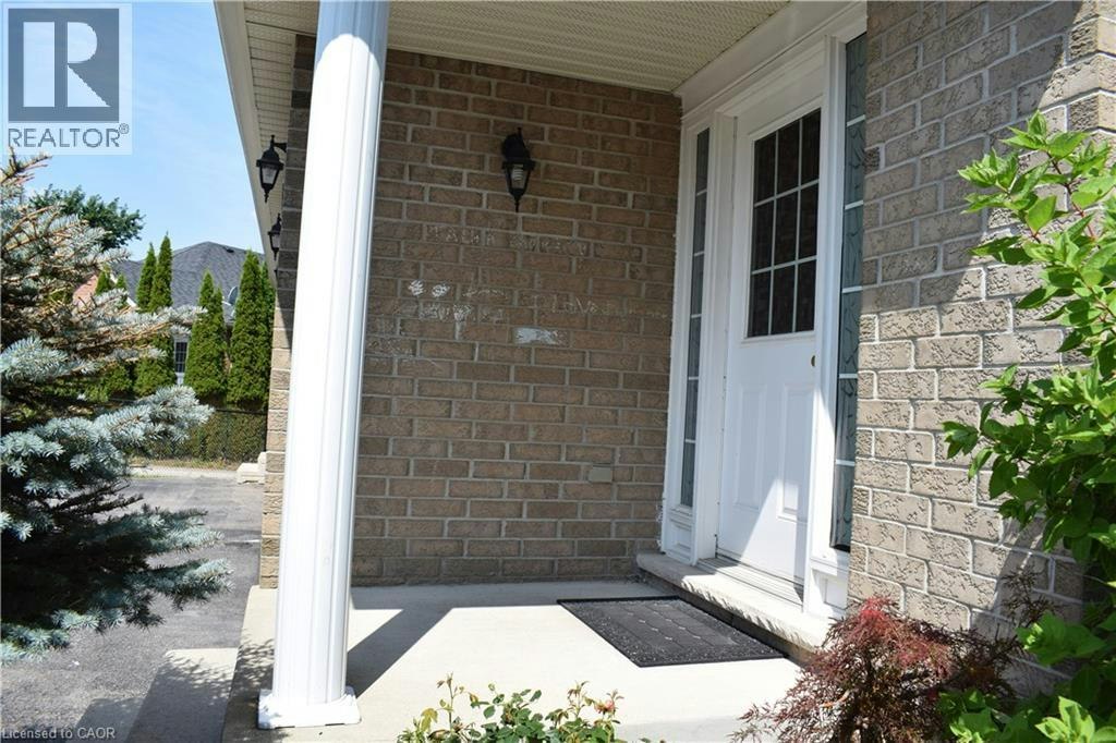 Upper-242 Buttercup Court, Waterloo, ON, N2V 2W8 - 5