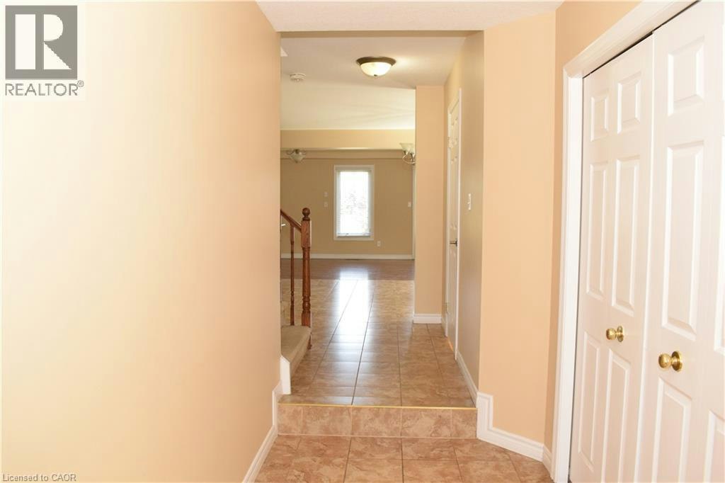 Upper-242 Buttercup Court, Waterloo, ON, N2V 2W8 - 6