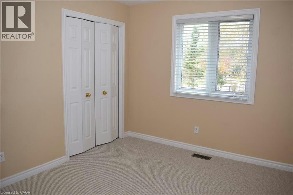 Upper-242 Buttercup Court, Waterloo, ON, N2V 2W8 - 20