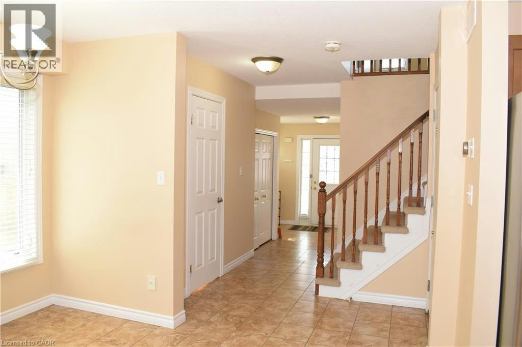 Upper-242 Buttercup Court, Waterloo, ON, N2V 2W8 - 9