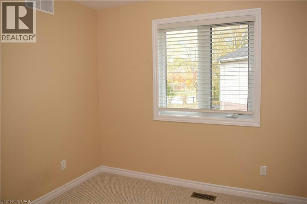 Upper-242 Buttercup Court, Waterloo, ON, N2V 2W8 - 19
